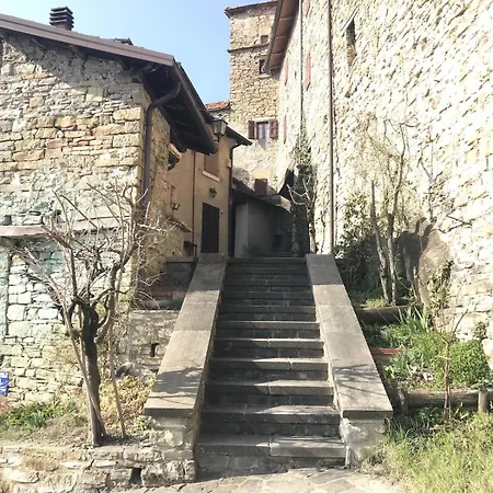 Σπίτι διακοπών Via Castello Gombola 24 *